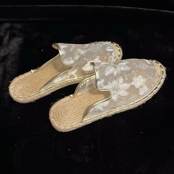 Women’s Silver Linen Woven Flat Slip-on Espadrilles - Picture 2 of 8